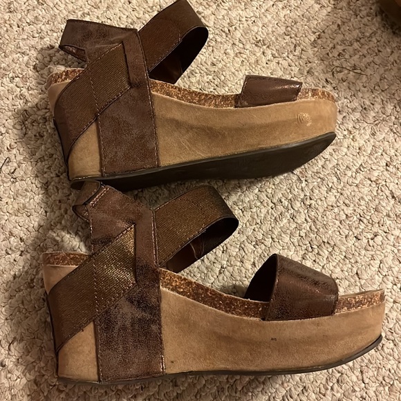 Pierre Dumas Wedges (Size 8 1/2) - Picture 6 of 13